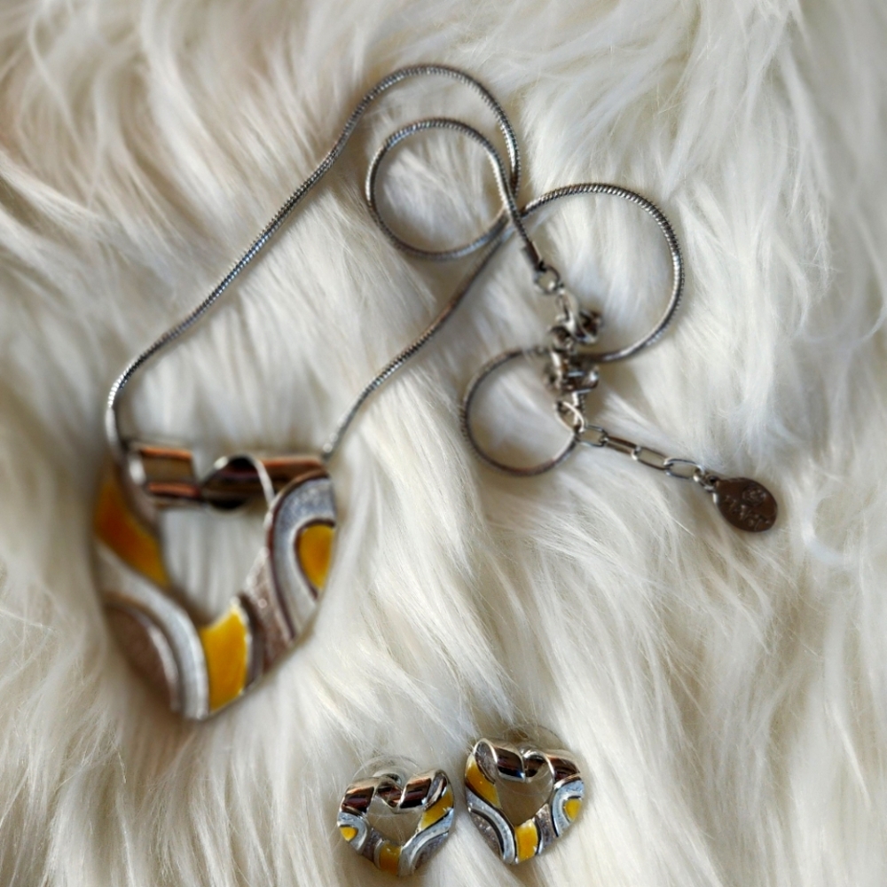 silver set, yellow and silver